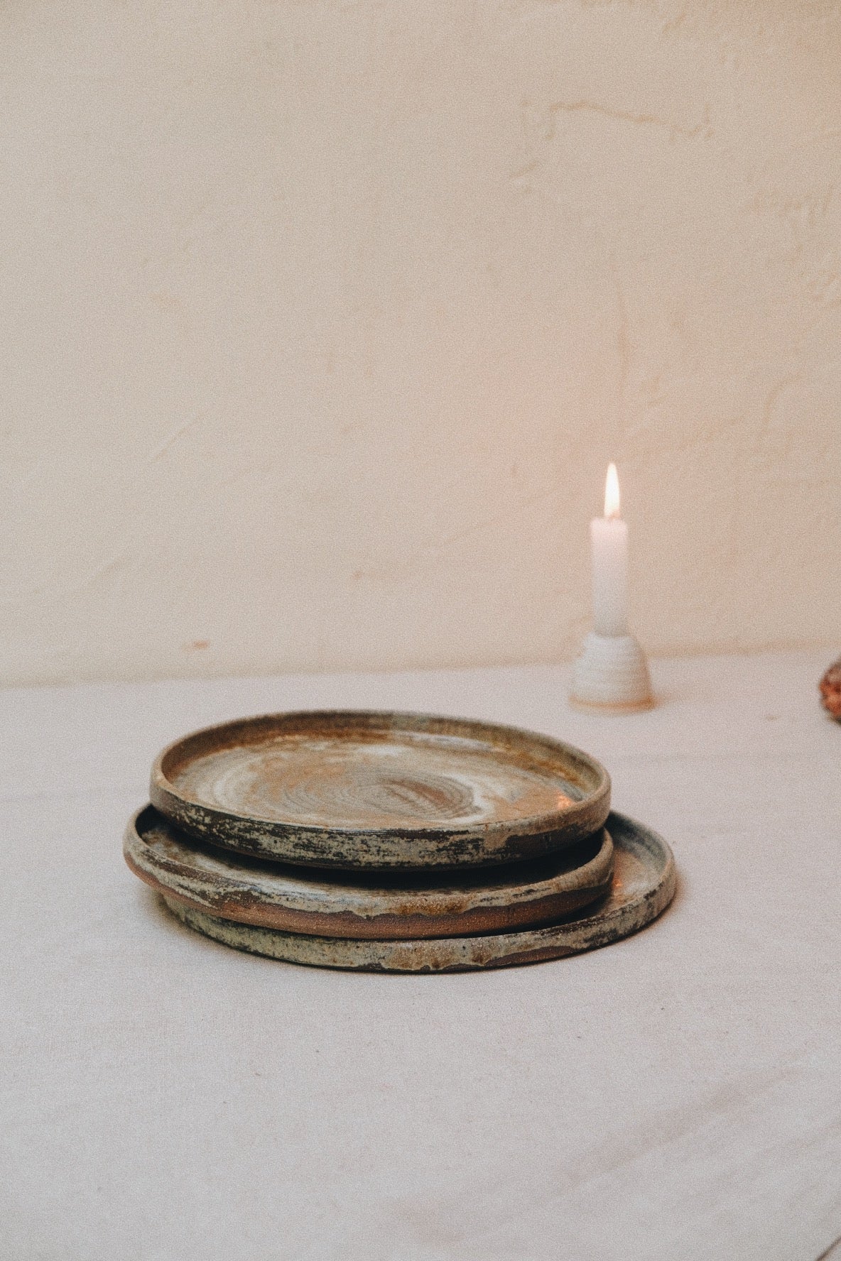 set of 3 plates / ash glaze