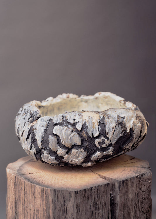 Black eruption - Sculpture, clay
