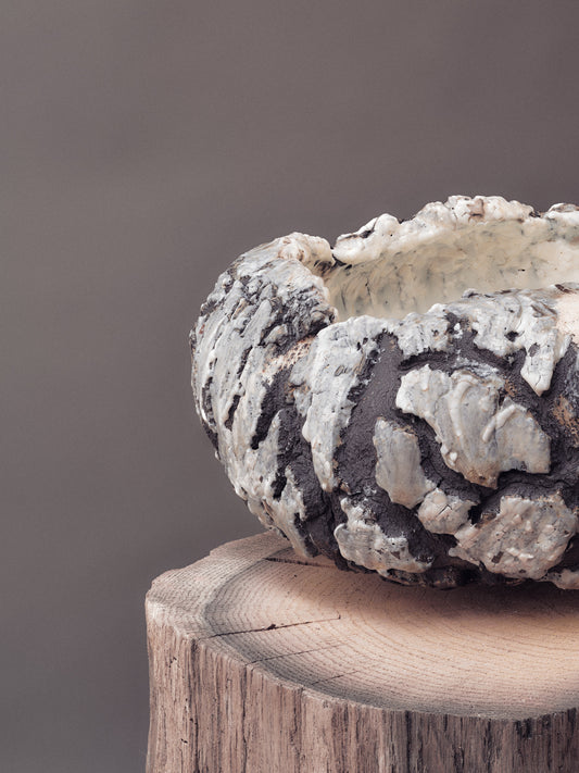 Black eruption - Sculpture, clay